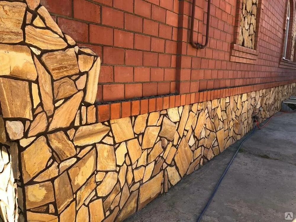 Отделка цоколя. Декоративная отделка цоколя. Плитка каскад рейндж 239-80 цоколь. Цокольный фасадный гранит 3см. Термопанель песчаник.