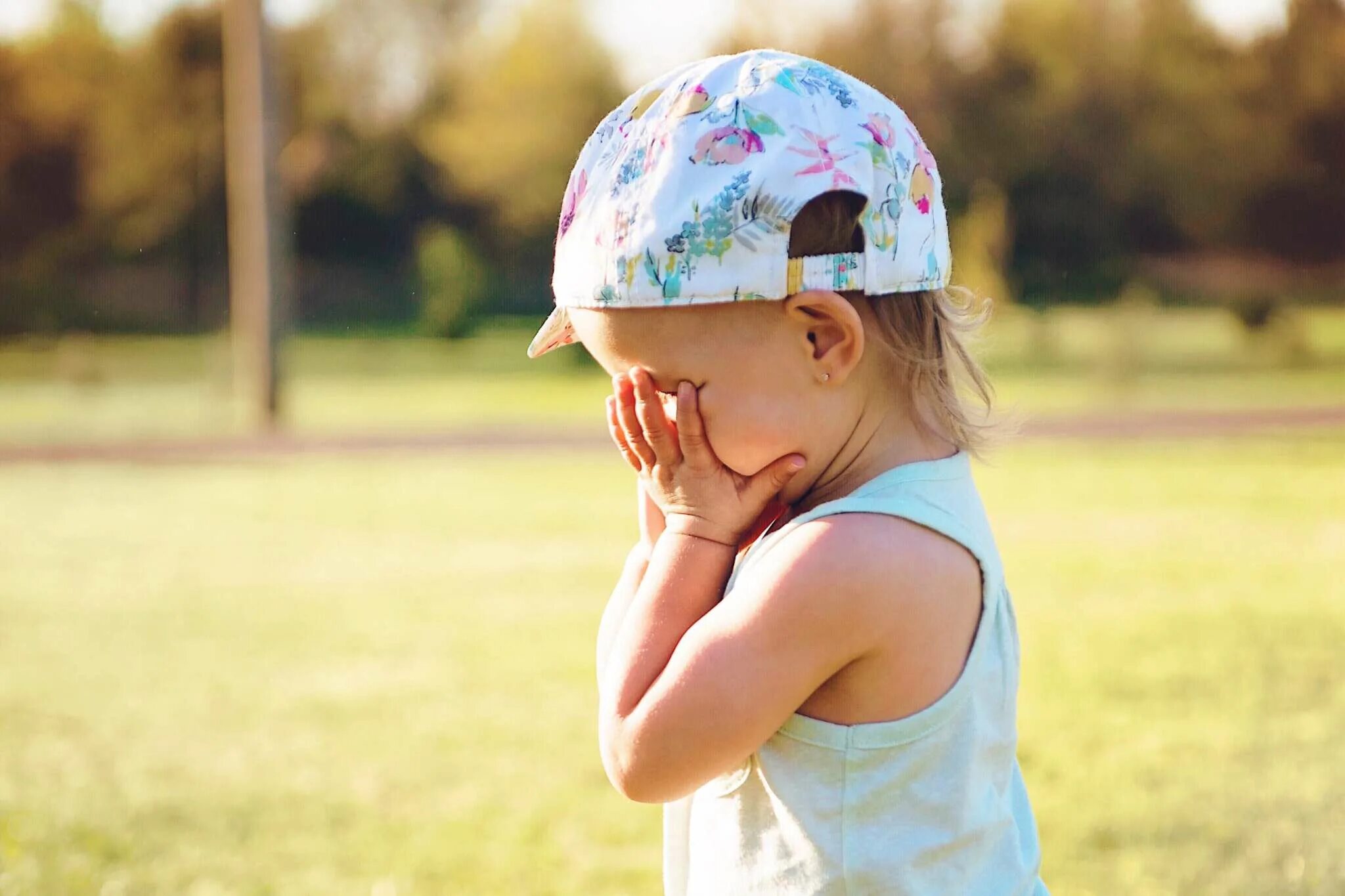 Sad kid. Hat Kid Sad Sad. Children are Sad picture. Temper Tantrum throwing. Sad Kids icons.