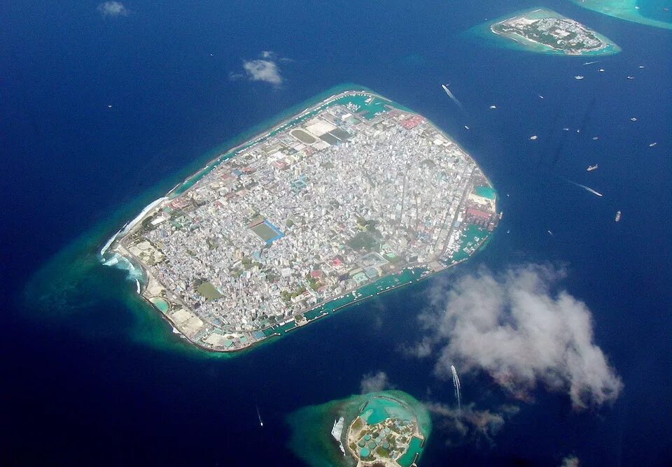 Остров Мале Мальдивы. Мале столица Мальдив. Площадь острова Мале Мальдивы. Мальдивы Мале стройка. Погода мале