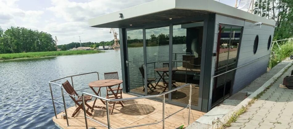 Дом на воде. Дом на воде химки. Домики на воде химки. Хаусбот астория. Понтонный хаусбот.