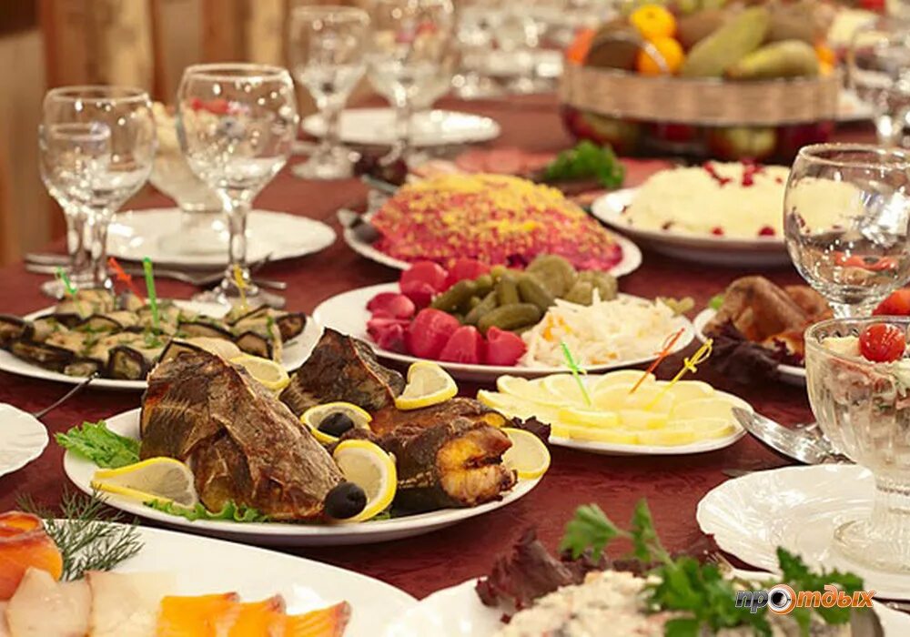 Стол армян. Армянский стол с едой на день рождения. Азербайджанский свадебный стол. Армянский свадебный стол. Армянская кухня накрытый стол.