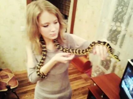 Девушка змея название