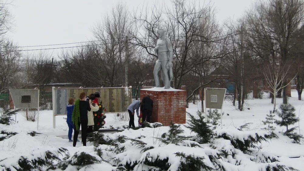 Комиссаровская СОШ Красносулинского района Ростовской области. Михайловка Ростовская область Красносулинский район кладбище. Школа Ростовской области Красносулинский п. Пригородный. ЦСО ГПВИ И Красносулинский район Ростовской обл.