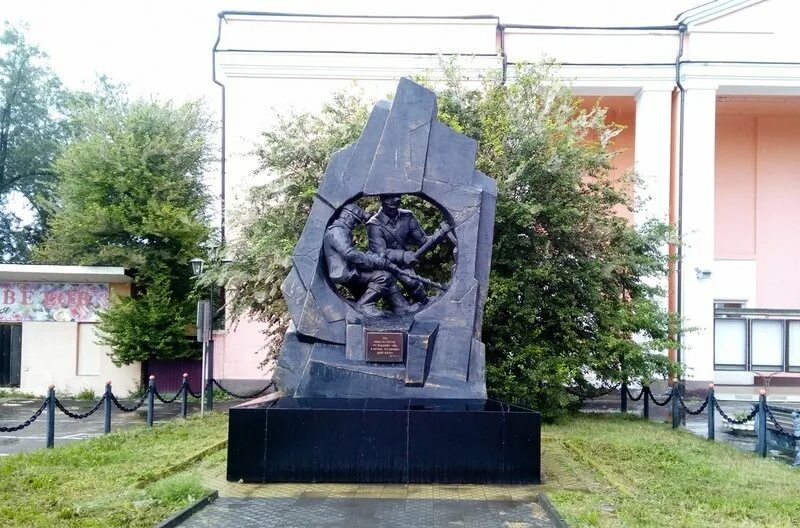 Черемхово театр. Памятник шахтерам в черемхово. памятник кабакову в черемхово. памятники г черемхово иркутской области. памятники города черемхово.
