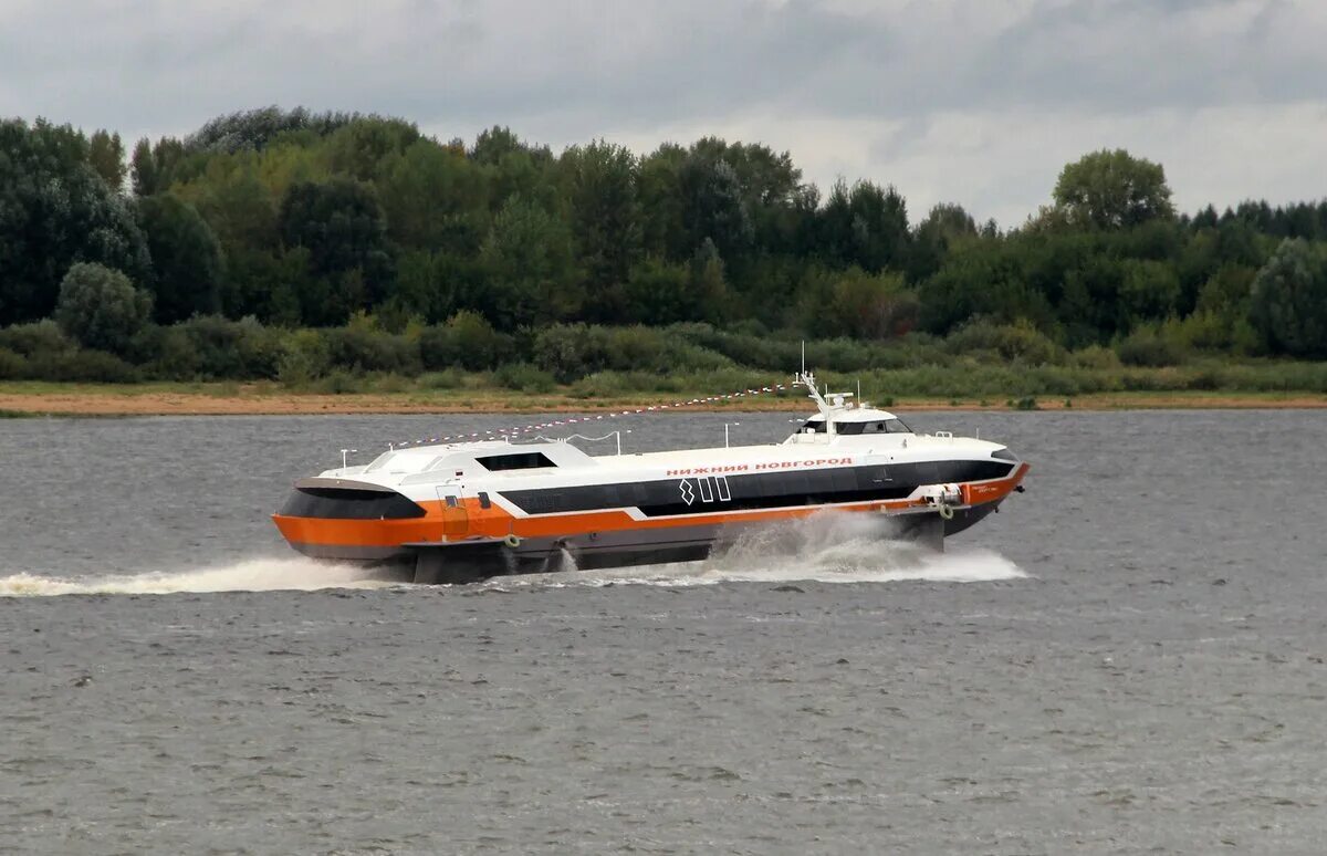 Боб гарсон. Циклон 250м, комета-120м, валдай 45р. Ростислав евгеньевич алексеев. Метеор 120. Метеор 120р катер.