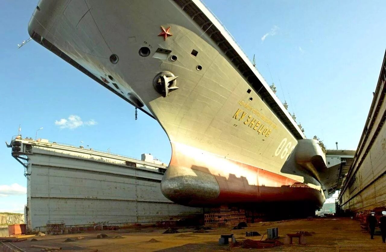 Каспийская флотилия в каспийске. Проект буян корабль. Капитан речного флота новороссийск. Мобильный госпиталь корабль. Лоцман на корабле.