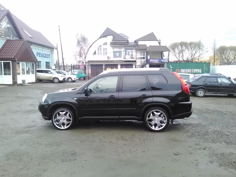 X trail r18. Ниссан х-Трейл t 31 r20. Диски r20 на Nissan x-Trail t31. Nissan x Trail t31 на колесах r20. Ниссан х-Трейл т31 на 20 дисках.