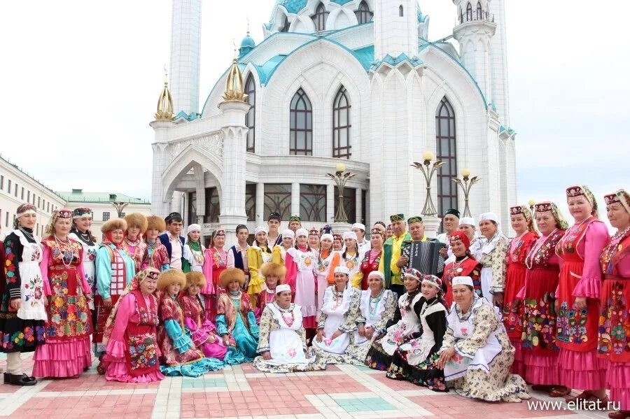 Татарск в татарстане. Народ Татарстана татары. Татарская культура Казань. Дом дружбы народов Казань. Дом дружбы народов Татарстана Казань.