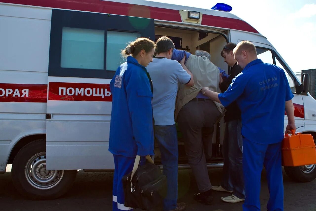 девушка фельдшер скорой помощи. фельдшер скорой медицинской помощи. врач скорой помощи. врач скорой помощи биография. земский доктор и земский фельдшер.