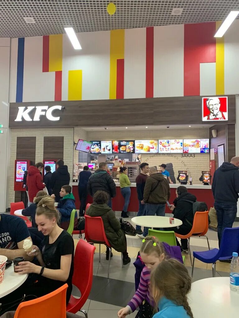 Kfc просп ленина 32. Kfc мурманск. фудкорт мурманск молл.