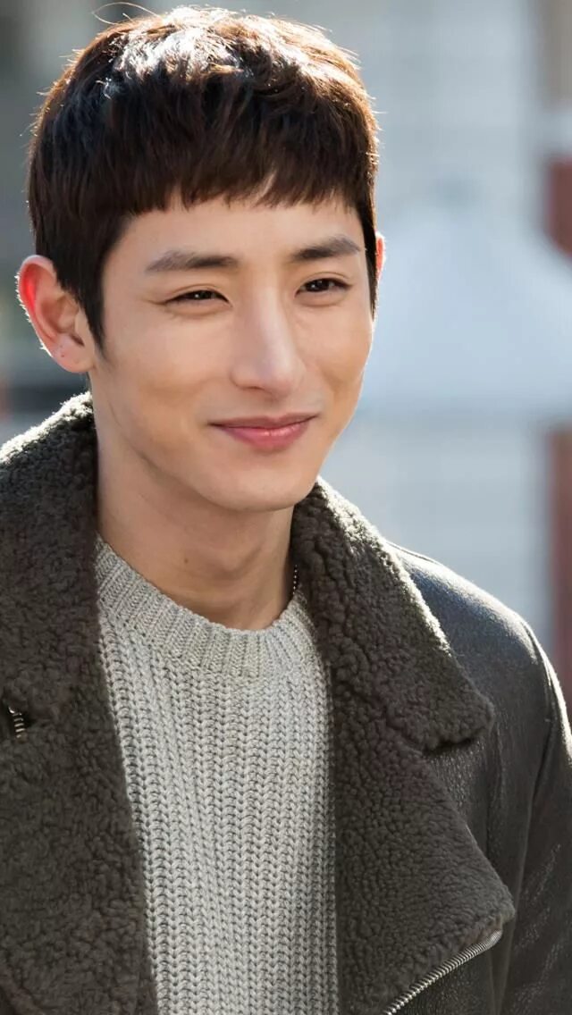 Ли со хек. Ли су-хёк. lee soo hyuk. ли су хек улыбается.