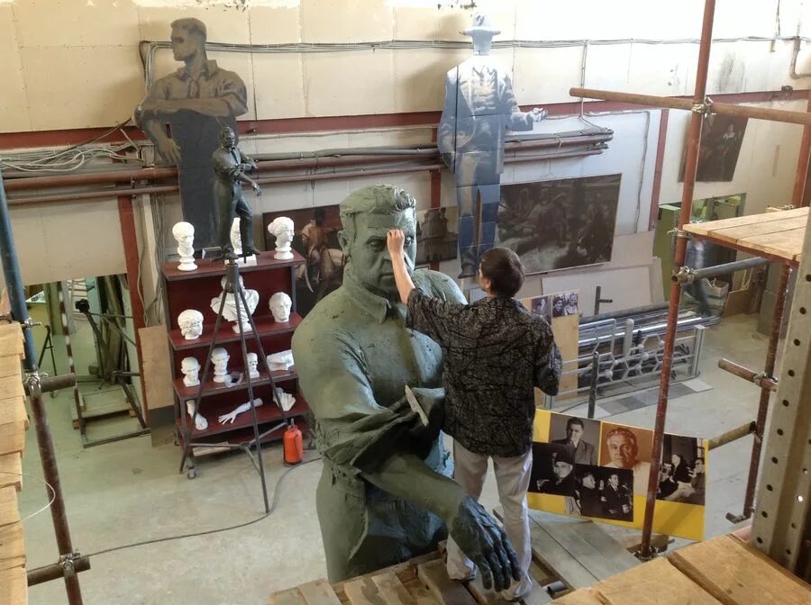 Черноголовка центральная 25а. Черноголовка первая улица. Черноголовка 23 километр. Первая 7а черноголовка магазины. Артемий родионов скульптор.