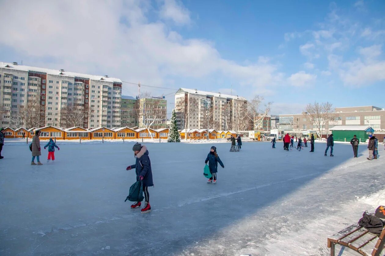 Каток на южной. Каток Южно-Сахалинск. Каток в Южном городе Самара. Каток Южно-Сахалинск 2023. Каток Южно-Сахалинск дом торговли.