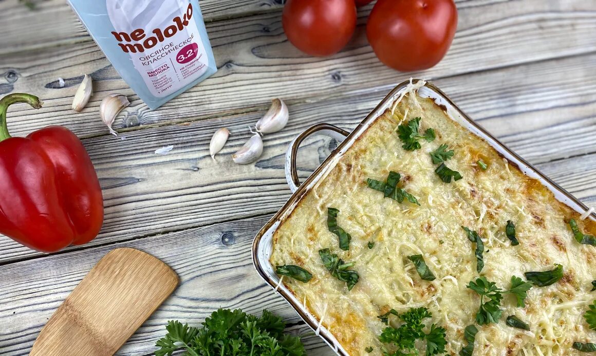 Веган пироги. Постный апельсиновый пирог. Пирог с клубникой и бананом. Яблочный пирог веган. Веган пироги.