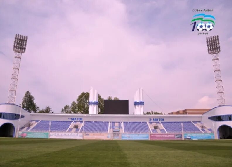 Локомотив ташкент пахтакор. Стадион Локомотив Ташкент. Локомотив Ташкент Stadion. Стадион трактор Ташкент. Локомотив стадионы Tashkent.