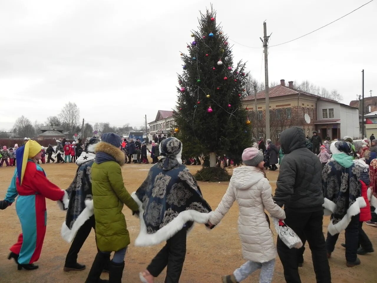 открытие елки высокая гора