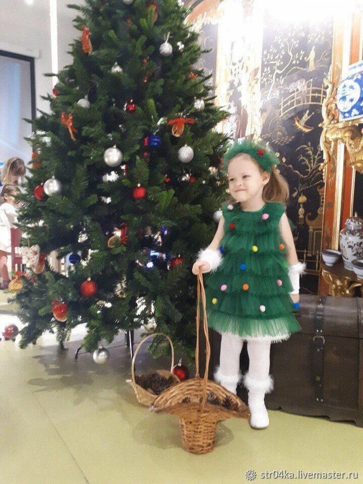 Как одеть девочку на елку. Девочка нг. Новогодний образ для девочки. Образы на елку в 3 годам. Костюм елки для девочки.