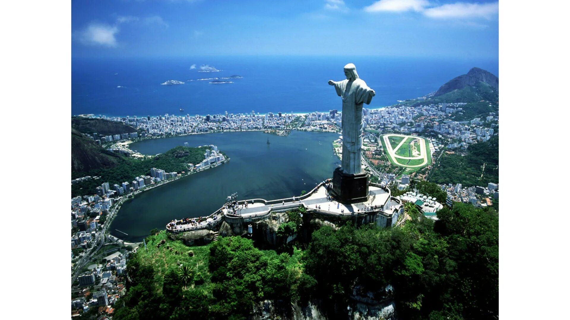 Интересный знаменитый город. Статуя Христа-Искупителя Рио-де-Жанейро. Статуя Иисуса в Рио де Жанейро. Бразилия Рио де Жанейро. Бразилия статуя Христа Спасителя.