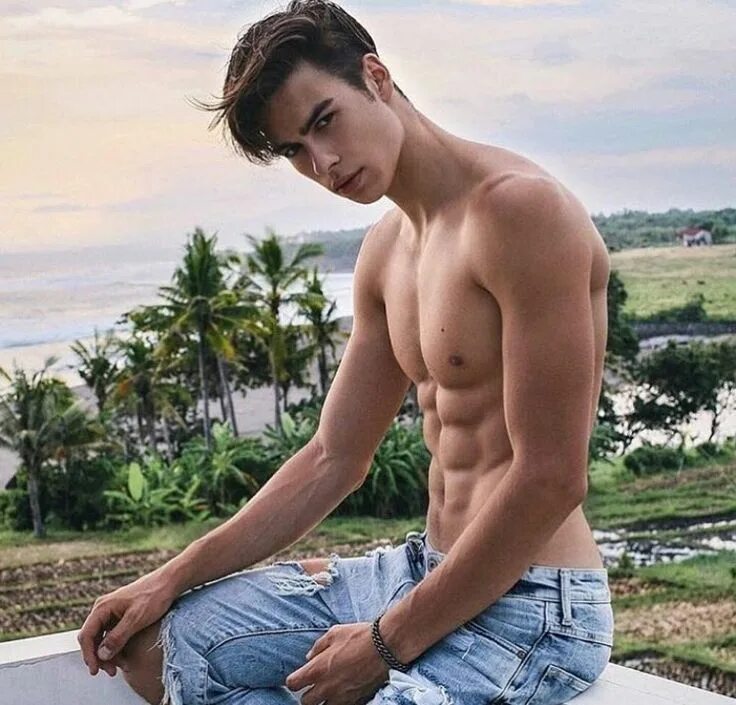 Hot boy videos. Hot boy videos. Bottom парень. Молодые голенькие парни. Shy picture for guys.