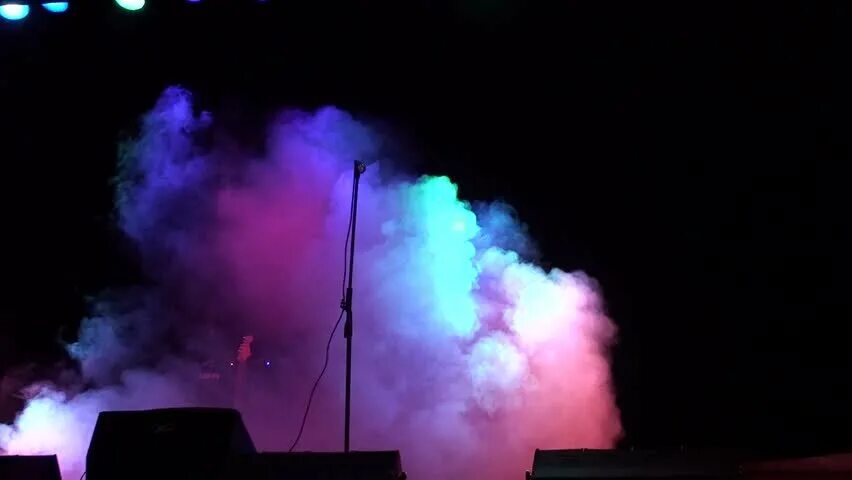 Спецэффекты на концертах. Крио пушки на сцену. Спецэффекты на сцене. Концертный дым. Концерт дым.