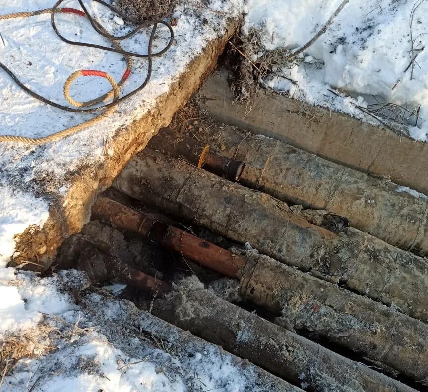 Протечка водопроводной трубы. Утечка гвс. Утечка гвс. Изношенные трубы водоснабжения. Изношенные трубы водоснабжения.