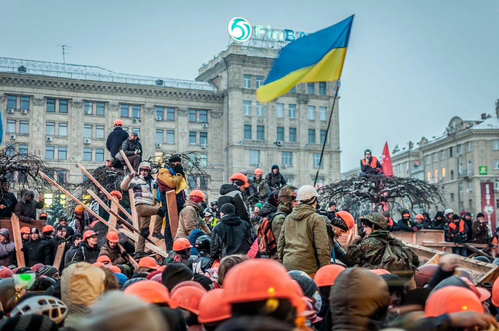 Майдан по первому. Майдан на Украине в 2014 фото. Киев 2013 Майдан. Киев площадь независимости Евромайдан.