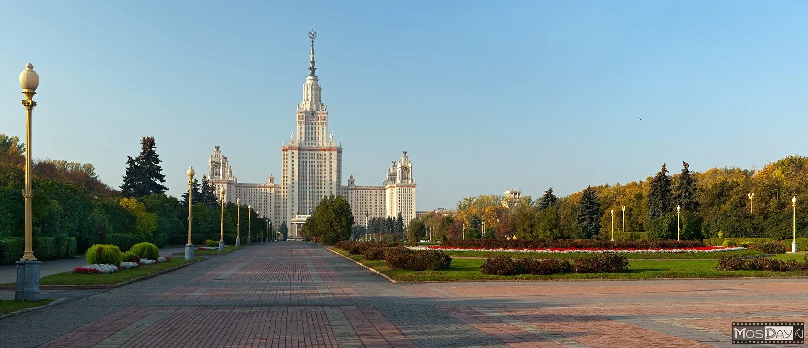 Площадь мгу. Университетская площадь МГУ. Москва МГУ Воробьевы горы. Площадь МГУ В Москве. Университетская площадь перед МГУ.