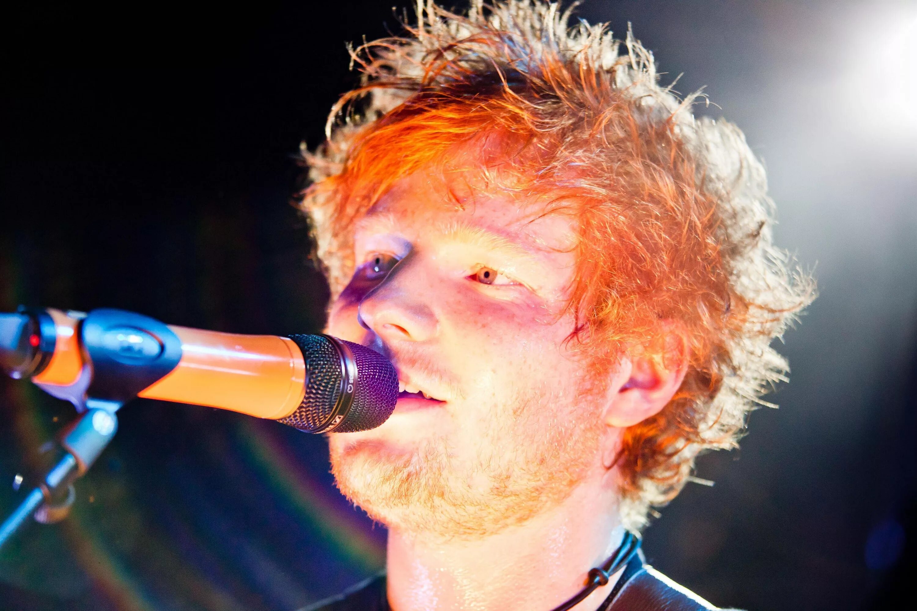 Ed sheeran dancing in the. Эд ширан. ed sheeran singer. эд ширан 2011. эд ширан певец.