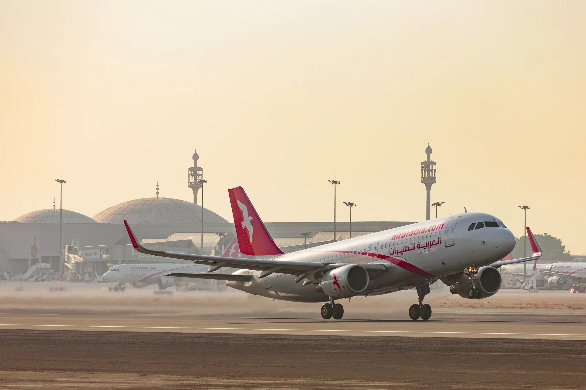 Айр арабиан. АРАБИА Аирлинес. Air Arabia авиакомпании ОАЭ. АИР АРАБИА самолеты. АИР Арабия самолеты в ОАЭ.