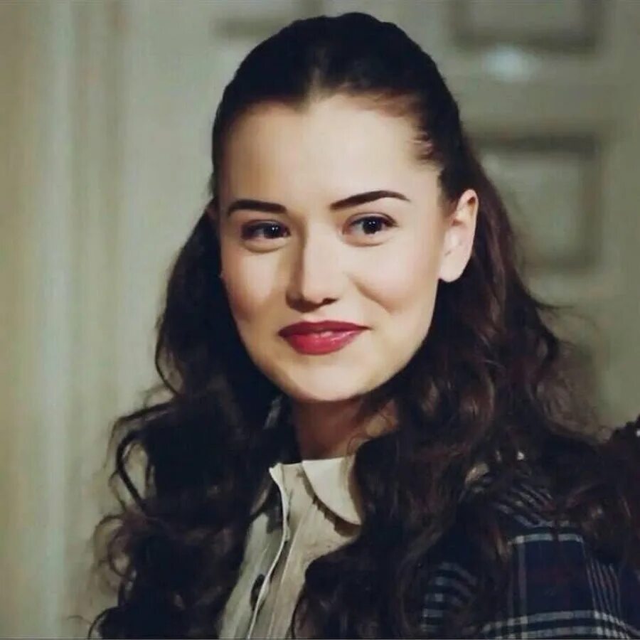 Фахрие эвджен королек птичка певчая 1986. Фериде королек птичка актриса. Фериде королек птичка. Фериде королек птичка певчая 1986. Фахрие эвджен фериде.