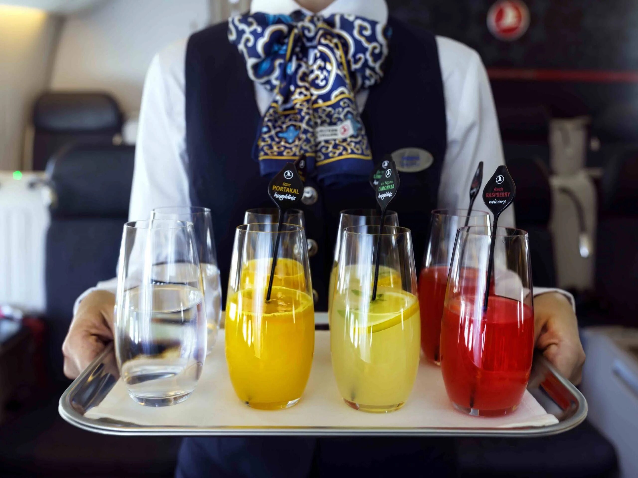 Человек в горах. Drink travel. Девушка пьет воду в очках. Drink travel. Drink travel.