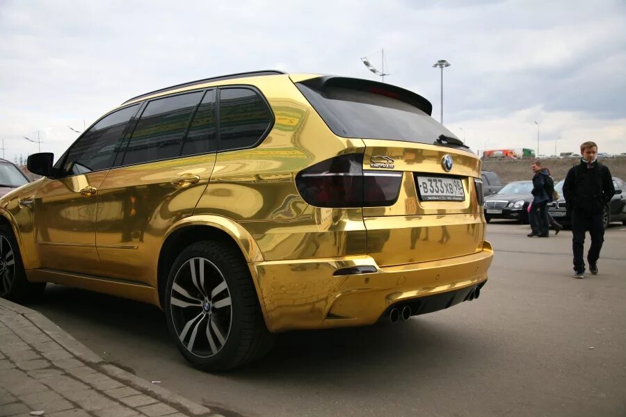 Золотая м5. БМВ Давидыча х5. BMW x5m Gold. BMW x5m золотой. Золотая БМВ Давидыча х5м.