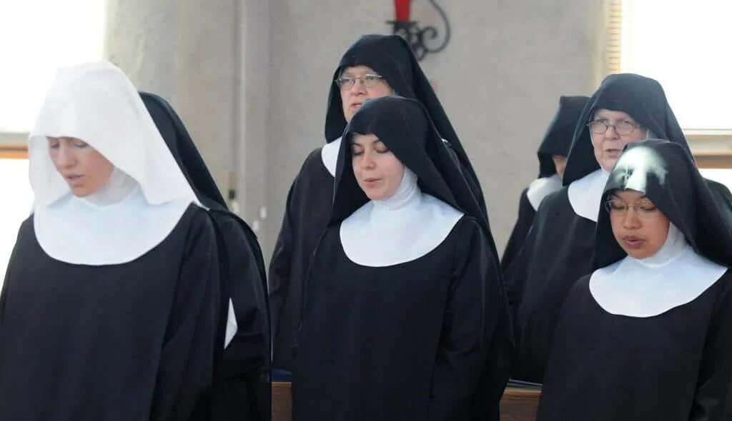 Болезнь монашек что это. Сестры нидербронна монахини. Монахини. Монахиня Православие. Костюм православной монахини.