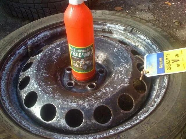 Ржавые штампованные диски. Зачистка штампованных дисков от ржавчины. Шкода коррозия на дисках. Ржавые тормозные диски. Восстановление колесных дисков.