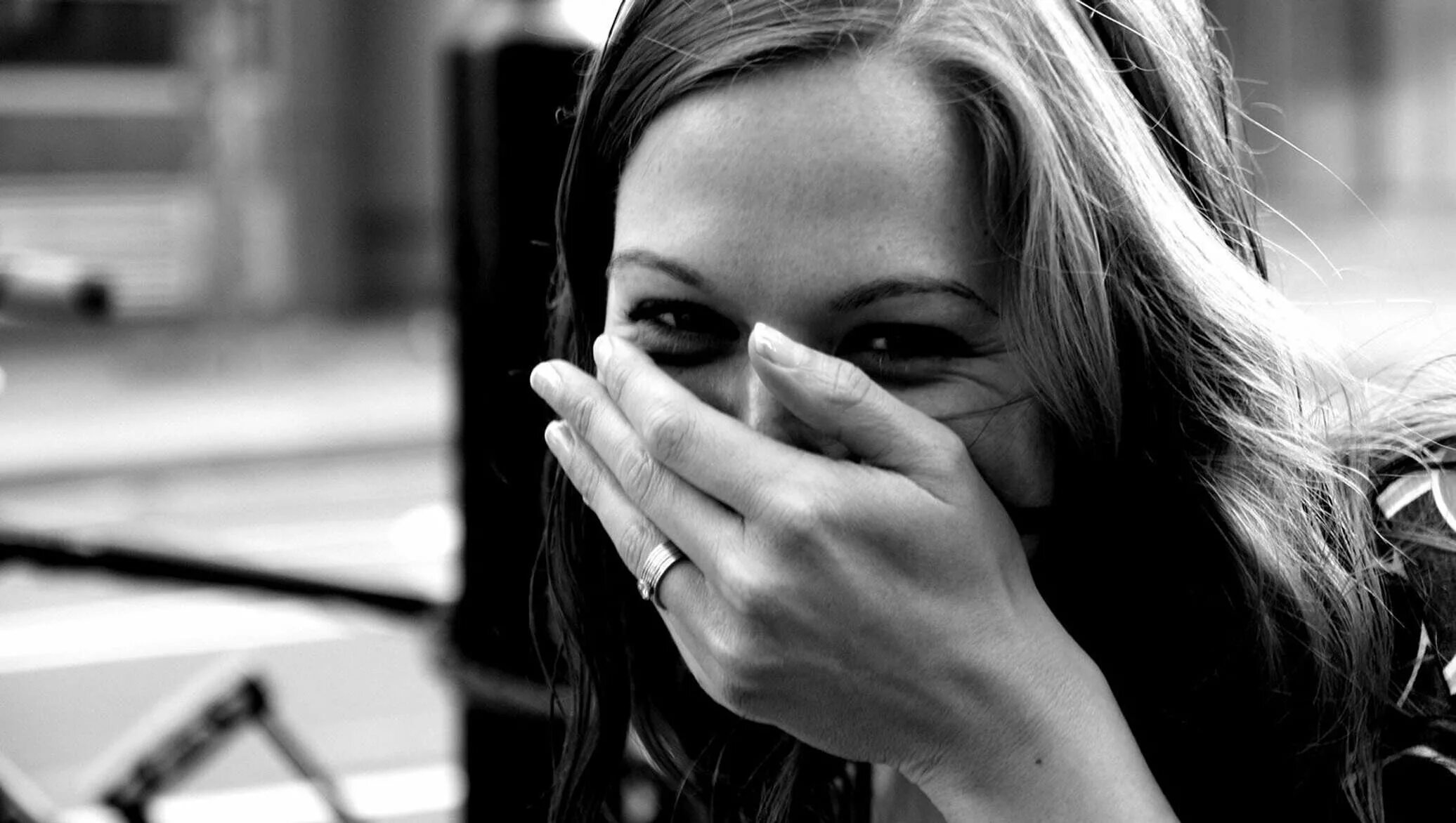 Девушка улыбка. Девушка смеется. Ржать девки. Красивая женщина смеется. Ржать девки.