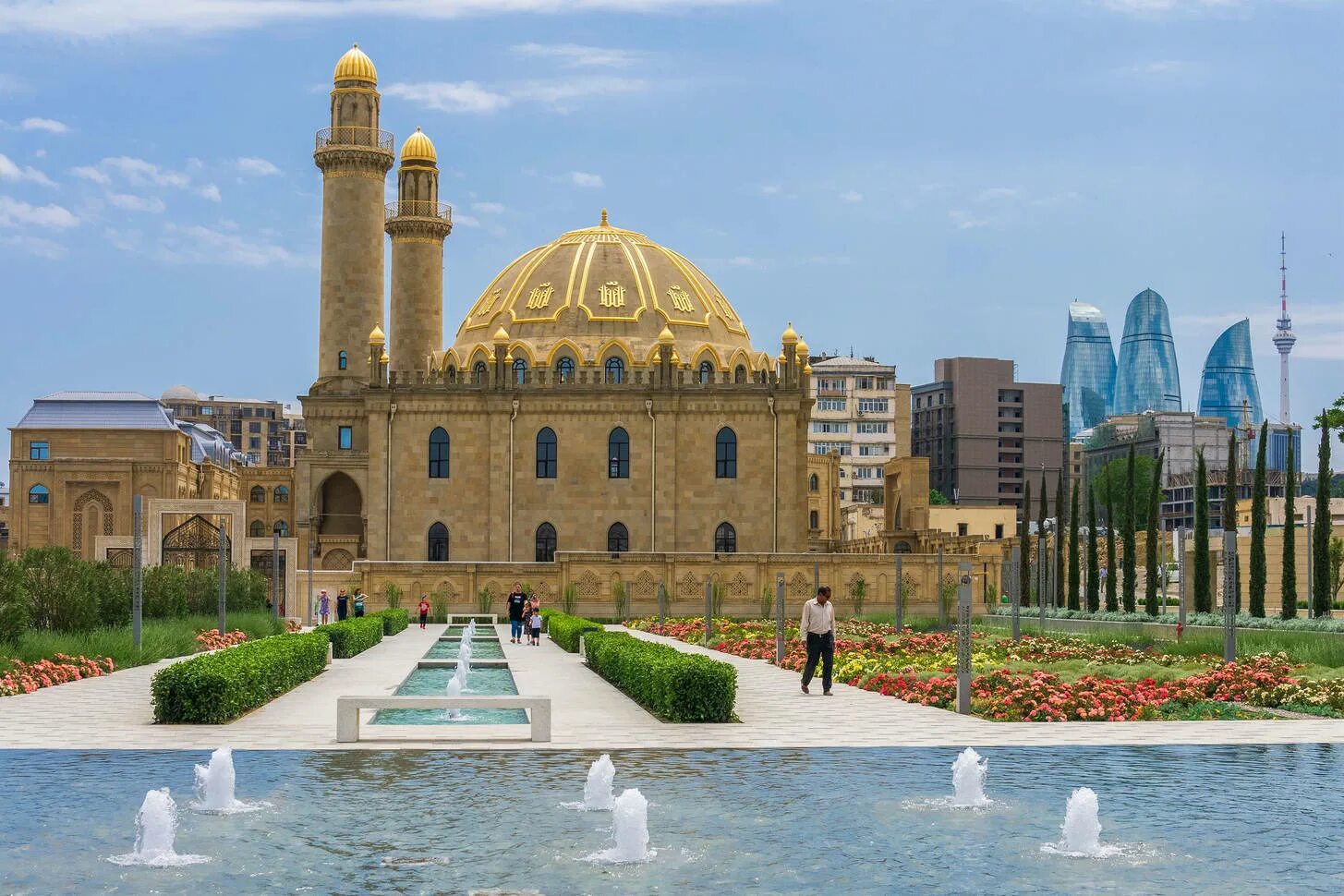 Работает ли мир в азербайджане. Азербайджан мечеть Тезепир. Баку 2022 город. Тезепир в Баку. Город Баку Азербайджан мечеть.
