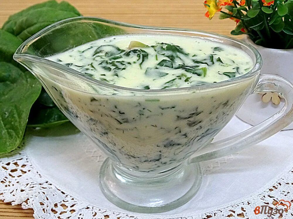 Шпинат со сливками и сыром. Шпинат со сливками. Шпинатный. Соус из шпината со сметаной. Припущенный шпинат.