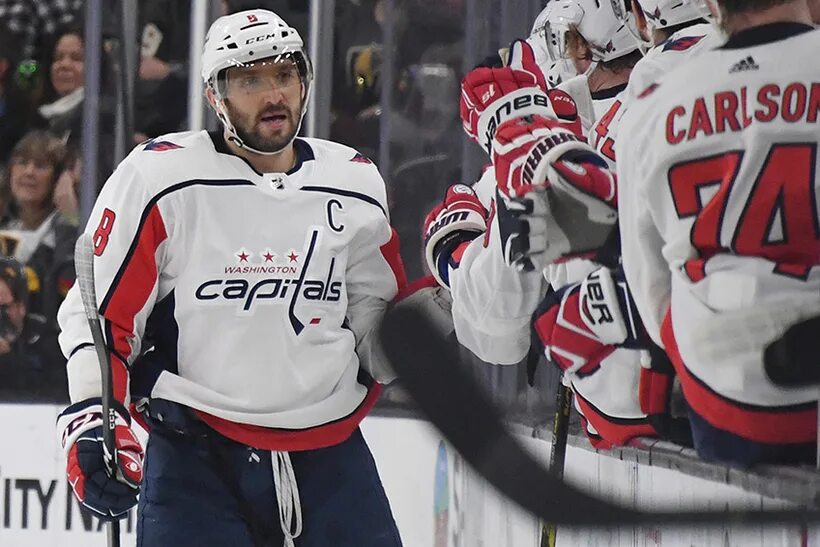 Патрик кейн хоккеист. Джонатан тэйвз чикаго. Самый дорогой хоккеист. Самсонов и овечкин. Лео сутер.