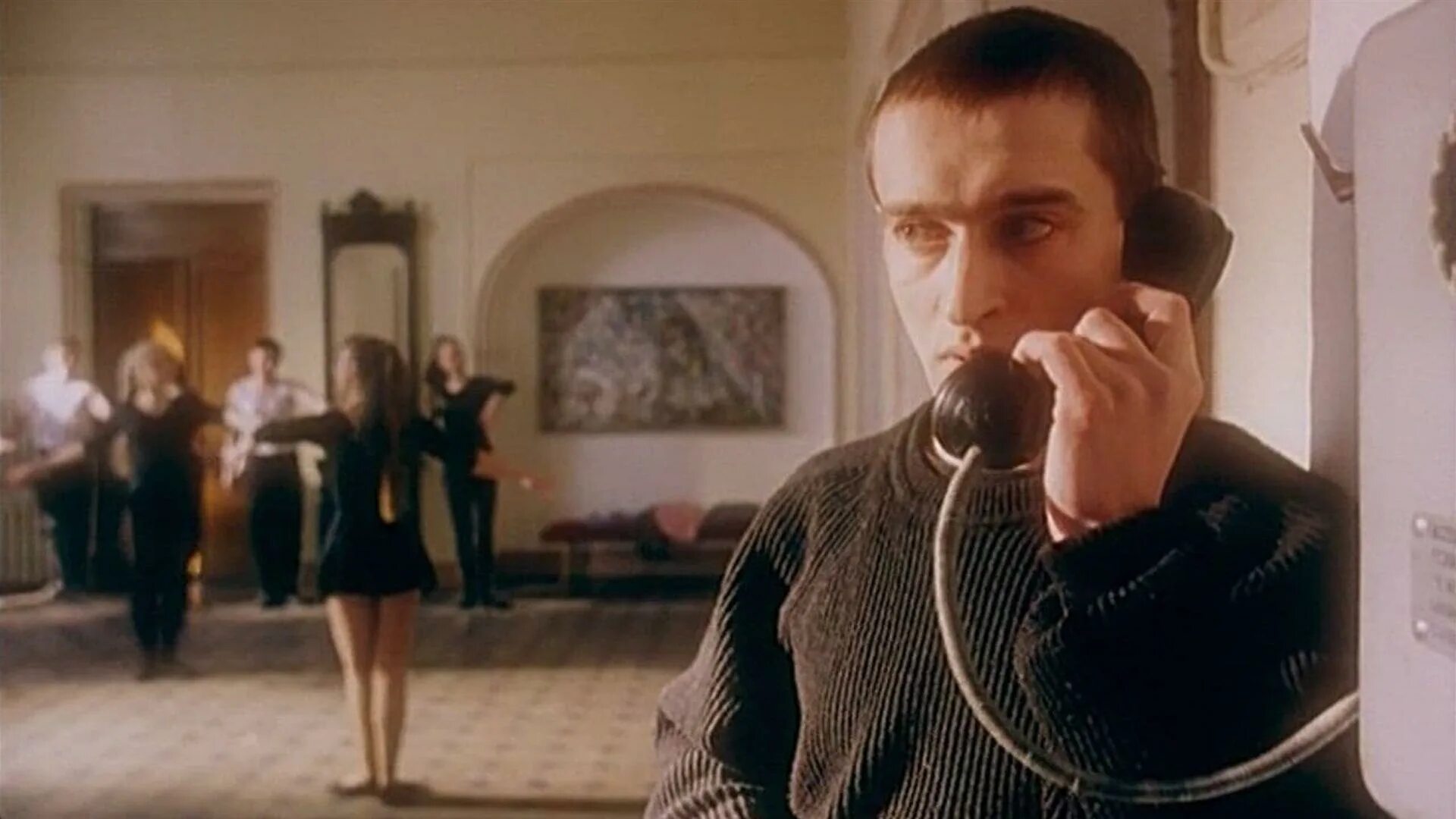 Женская собственность 1999. Женская собственность фильм 1999. константин хабенский в фильме женская собственность. хабенский и сафонова. хабенский 1999.
