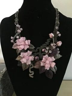 Украшения из цветов из бисера