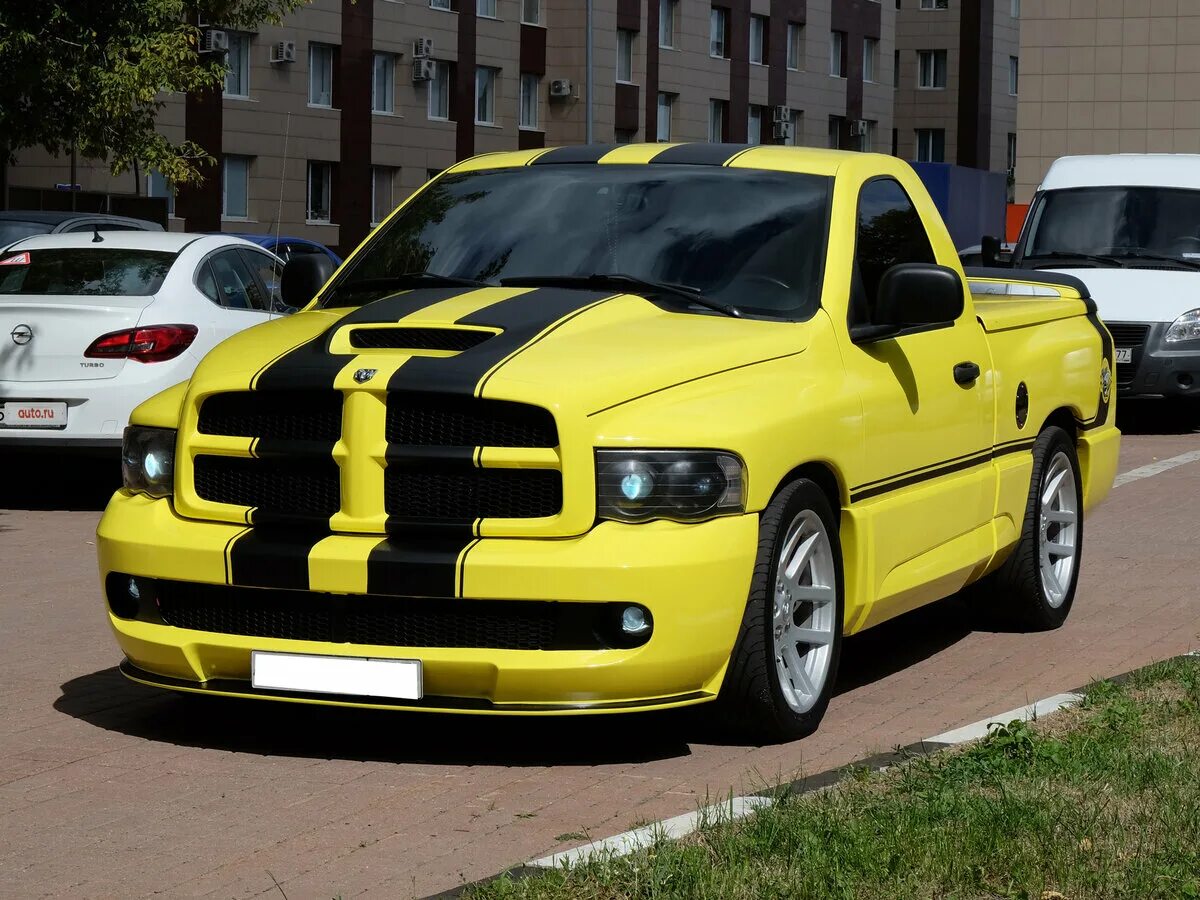 Желтый пикап. Dodge 8.3. Додж рам желтый. Ram dodge желтый желтый. Желтый пикап 2000.