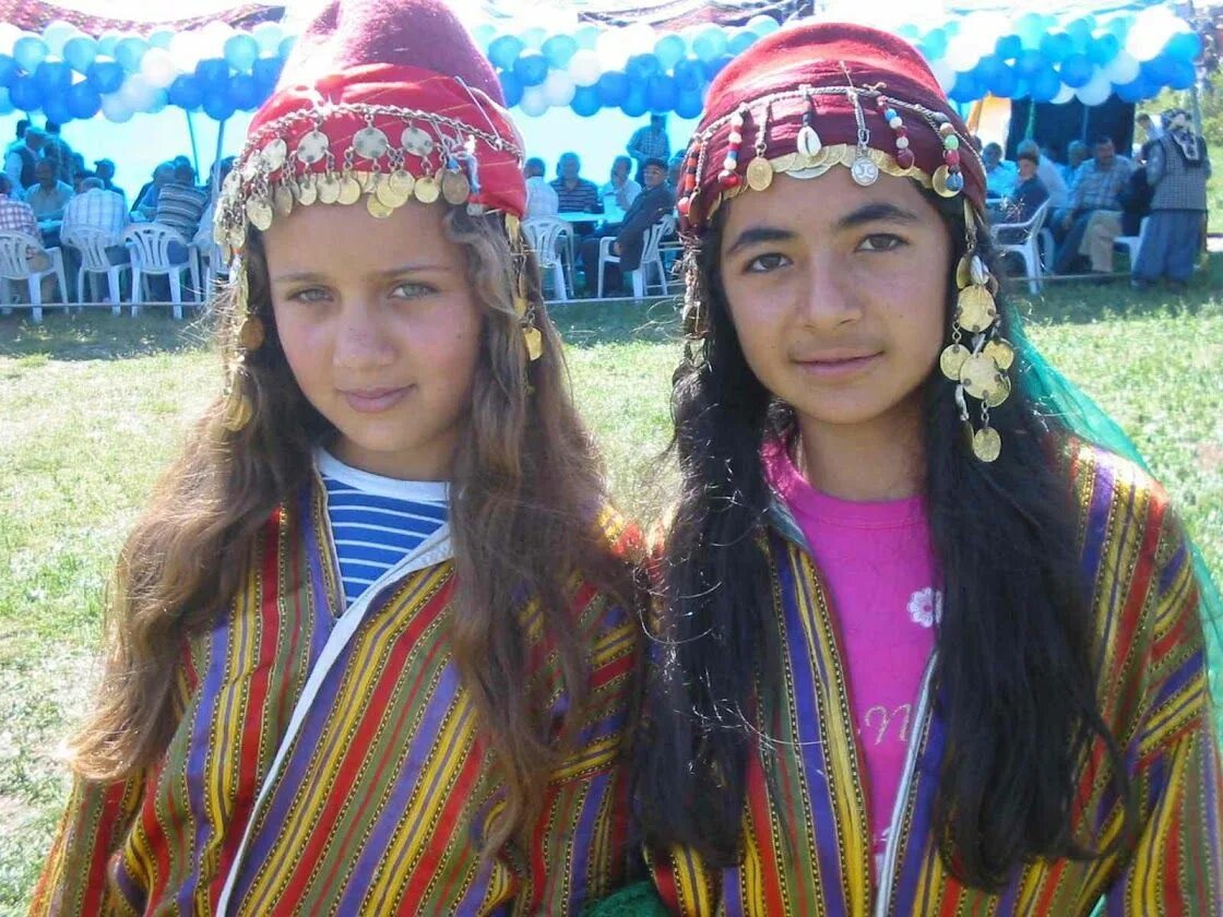 Туркмены и турки. Туркменские девушки. Туркмены внешность. Туркменские национальные украшения. Светлые туркмены.