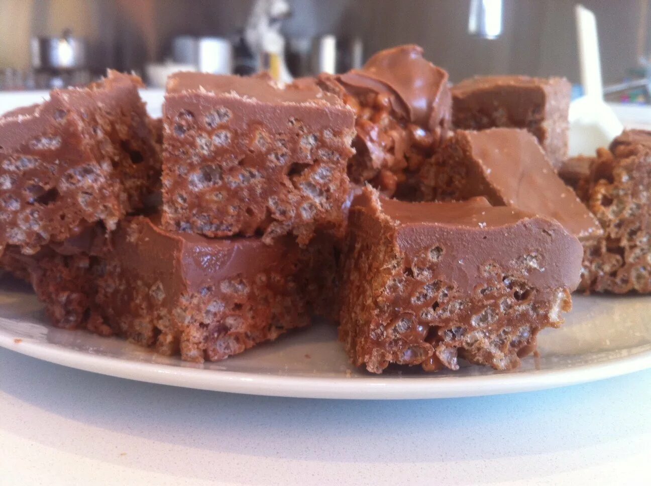 Торт марс рецепт в домашних условиях. Торт Сникерс Марс. Шоколадный торт Марс. Домашний торт Марс. Пирожное Марс.