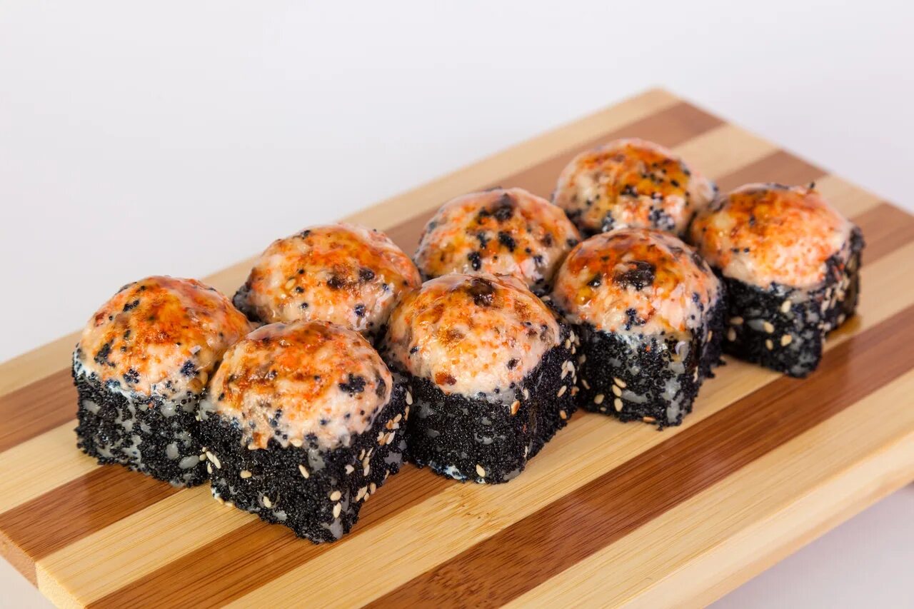 Запеченный ролл сяке. Ролл вулкан. Ролл запеченный с лососем и креветкой. Ролл запеченный с лососем и креветкой. Запеченные шапочки.