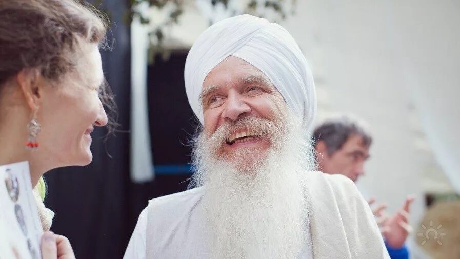 Сат хари халса 50 лет. Хари сингх. Khalsa. Йога баджан. Сат хари.