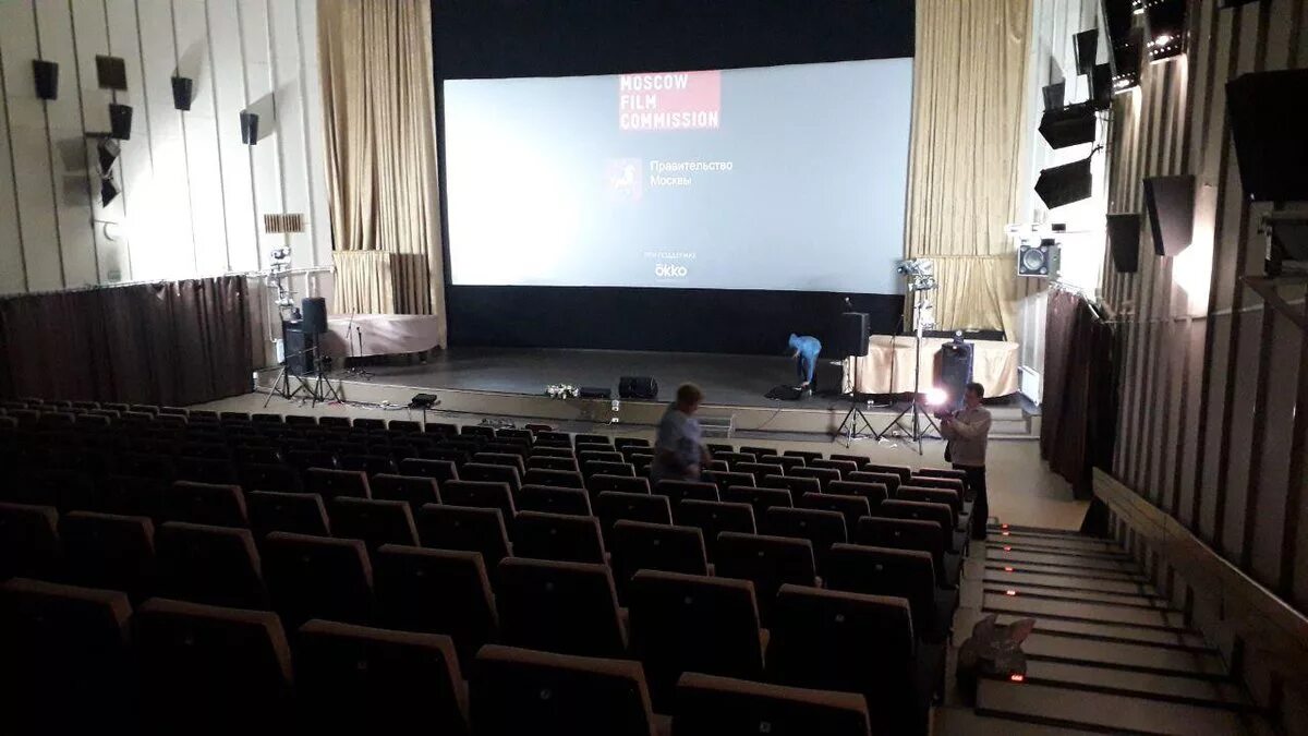 Кинотеатр. Киноквартал на варшавке зал 2. Кинотеатр луч москва. Кинотеатр два луча черноголовка. Кинотеатр луч афиша.