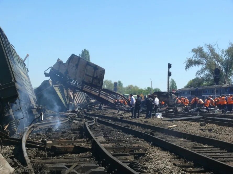 Поезд минск волгоград. Расстояние от белой калитвы до санкт-петербурга. 9 мая 2013 белая калитва. Поезд белая калитва санкт петербург. 2тэ116 белая калитва.