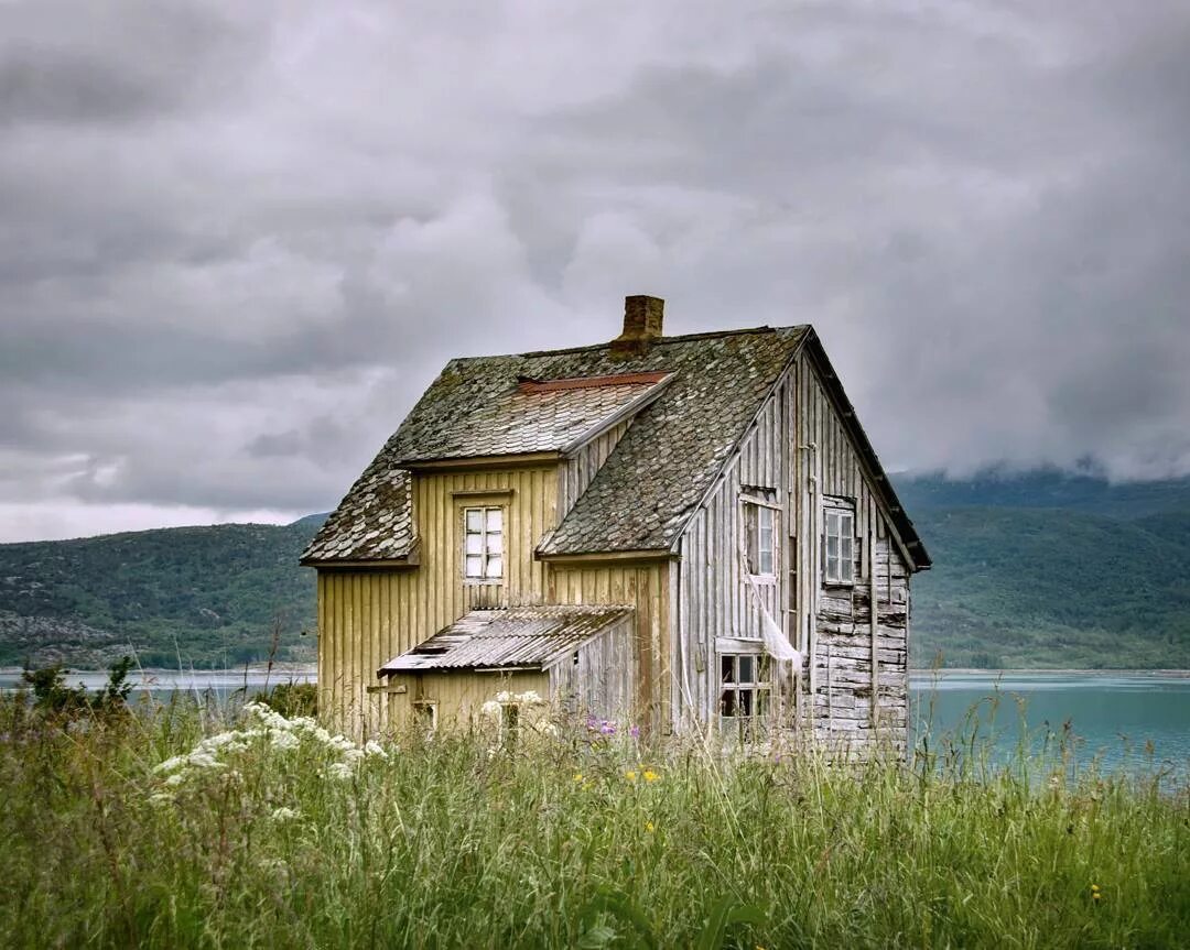 заброшенные дома. заброшенный дом в лесу. заброшенный дом. норвегия заброшенная деревня. заброшенный особняк теннесси.