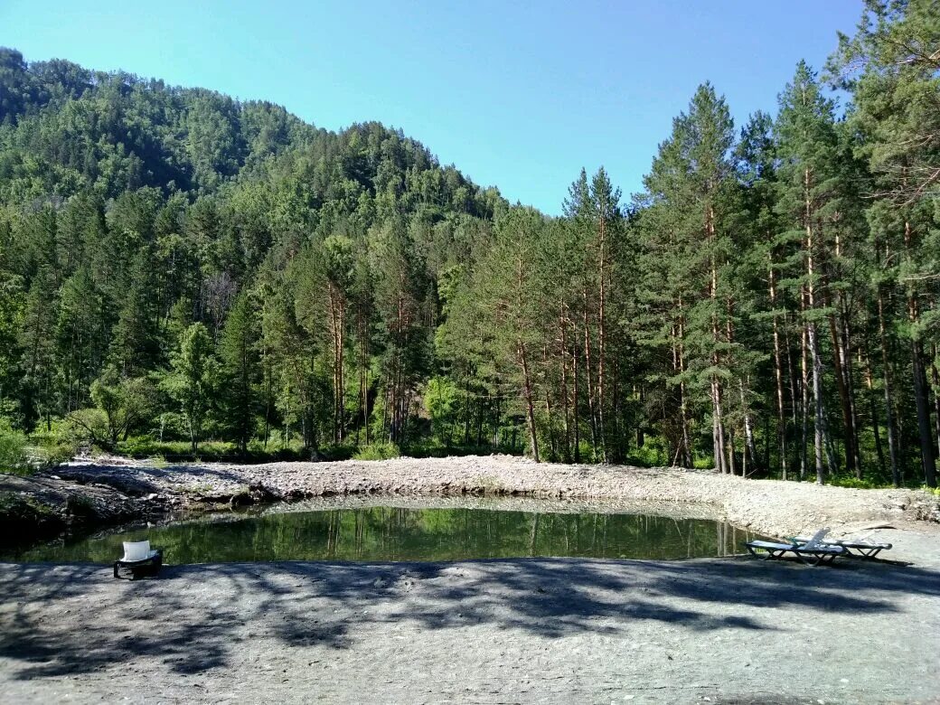 Горно алтайск курорты. База закуток Чемал. Закуток горный Алтай Чемал. Кемпинг закуток горный Алтай. Закуток база отдыха горный Алтай.