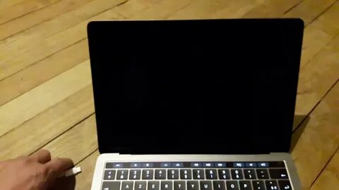 Macbook черный экран